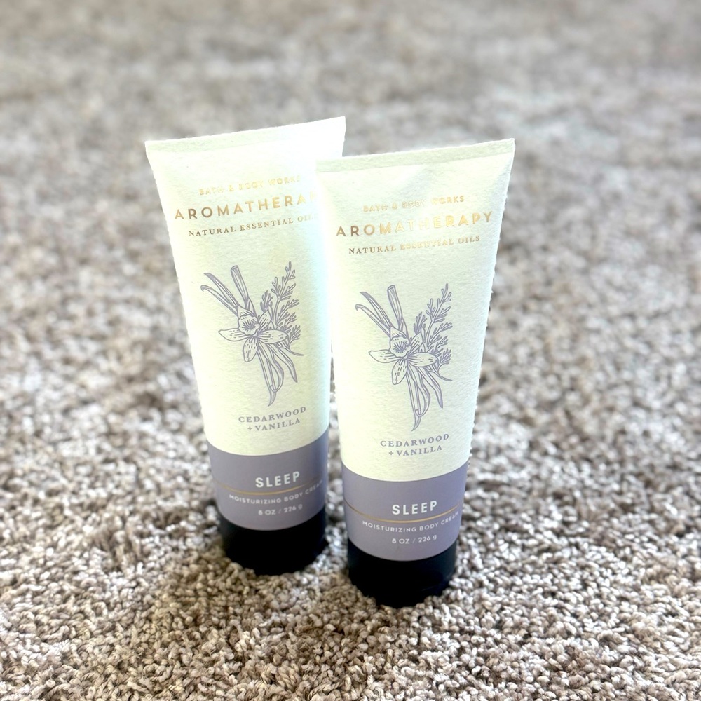 BATH AND BODY WORKS sleep moisturizing body lotion